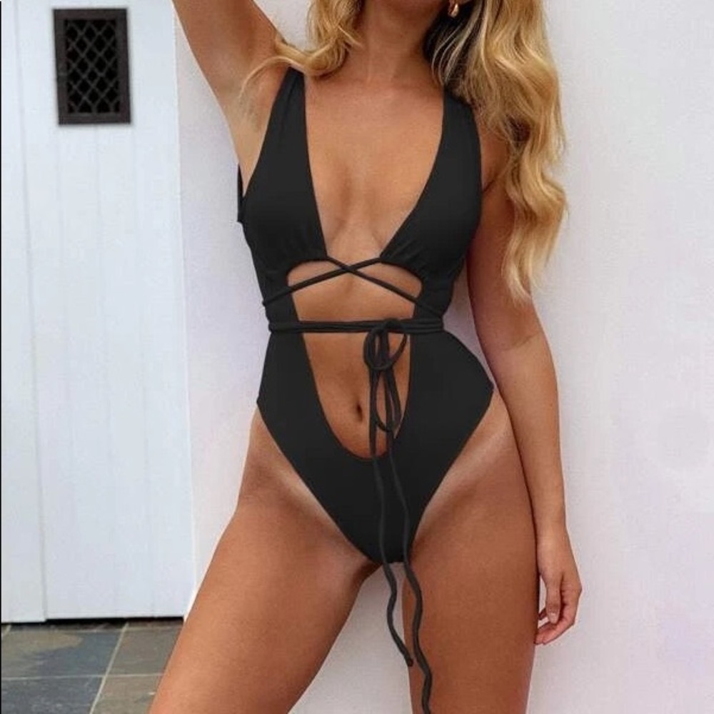 Cutout front plunge one piece swimsuit